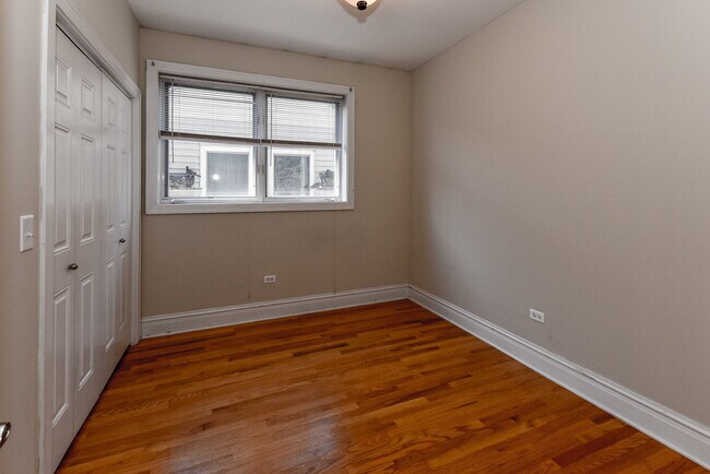 Building Photo - 2942 N Lincoln Ave