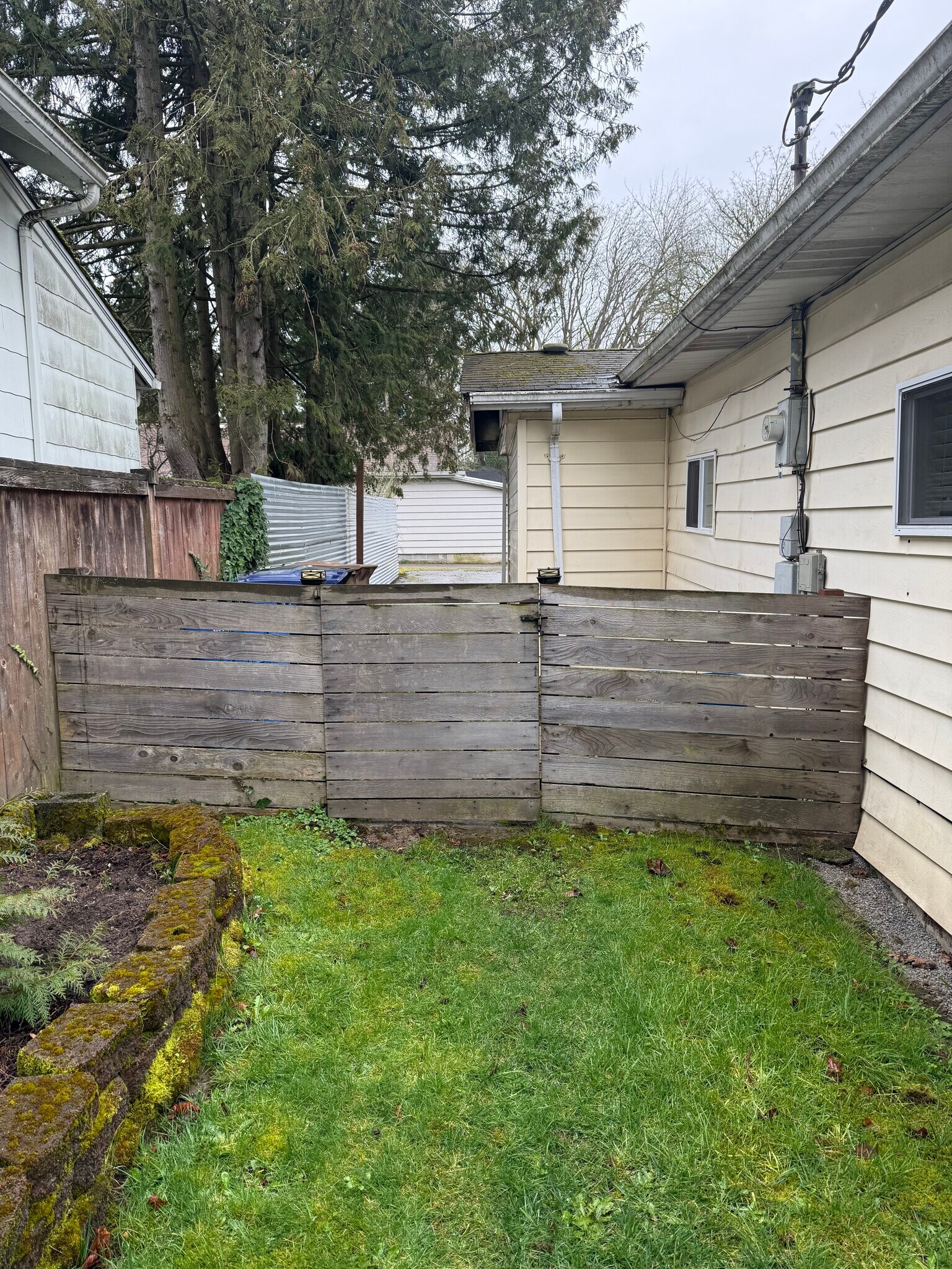 Building Photo - 406 E 43rd St