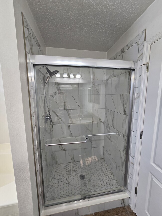 Building Photo - 127 Cedar Cir Dr