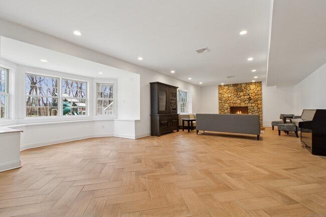Building Photo - 57 Overbrook Dr