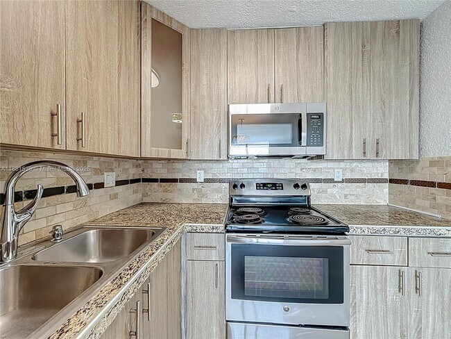 Building Photo - 1800 NW 24th Ave