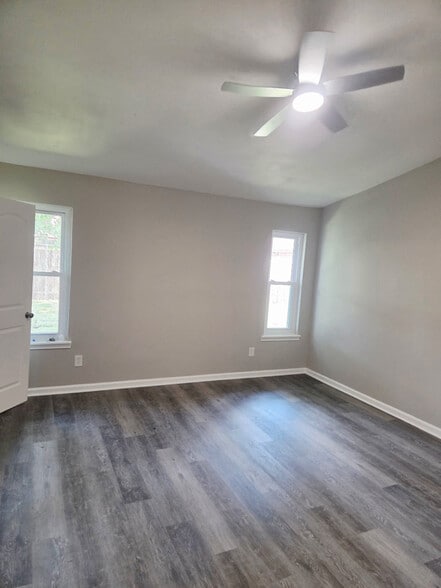 Building Photo - 7410 Woodoak Dr