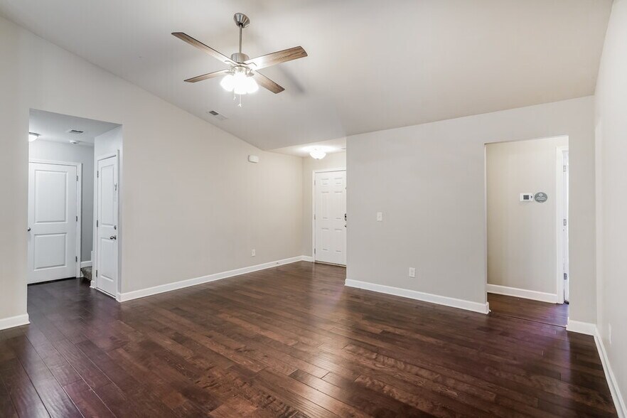 Building Photo - 2513 Skyfalls Way