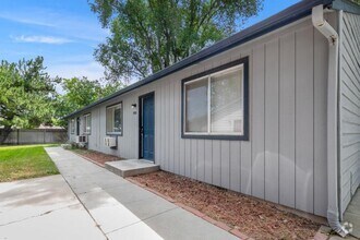 Building Photo - Spacious 2 Bedroom Duplex _ Pet Friendly!