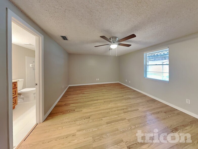 Building Photo - 18307 Oakdale Rd