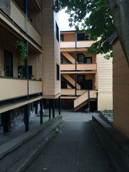 Ramp to courtyard was used by the Carriage Drivers - 324 N G St