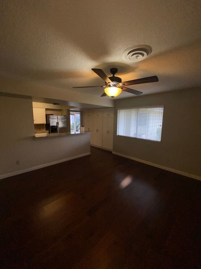 Building Photo - 55 and OLDER KERN CITY 2 BED UPDATED HOME