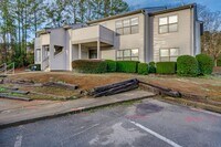 Building Photo - Charming 2 bedroom, 2 bathroom home locate...