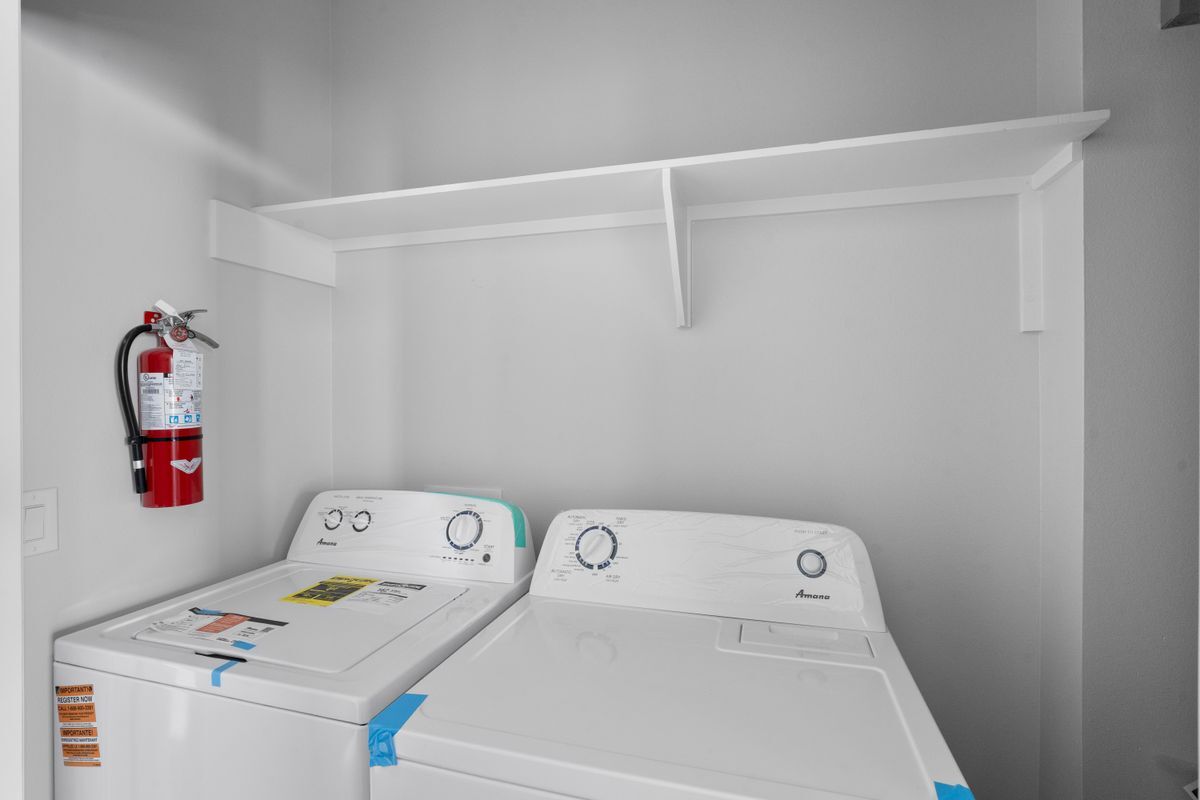 Building Photo - 504 N Onyx Ave