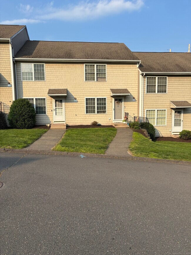 Building Photo - 108 Mohican Ave