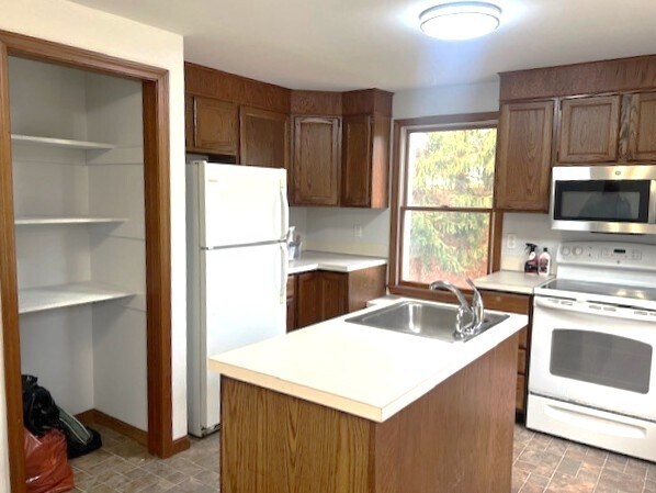 Building Photo - 268 College Hwy