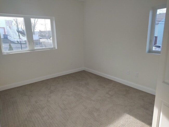 Building Photo - 10 Franklin Ave