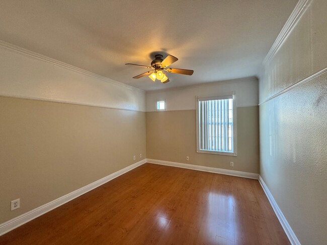 Building Photo - Spacious home inside of Gated Community