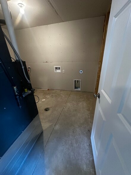 Building Photo - 6710 Meadow View Dr S