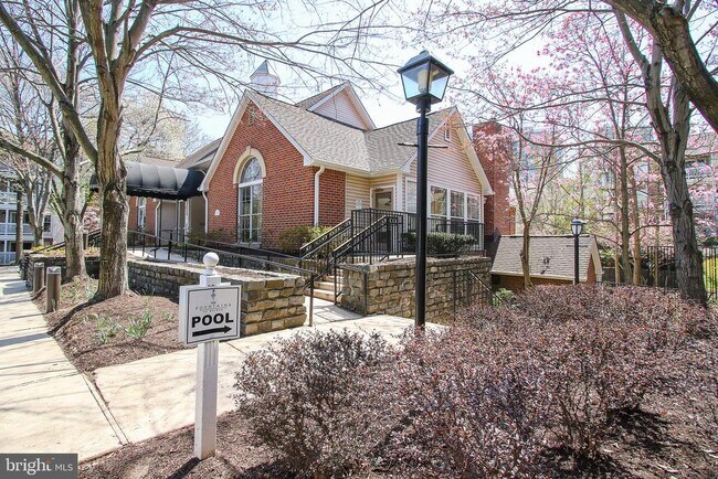 Building Photo - 1524 Lincoln Way
