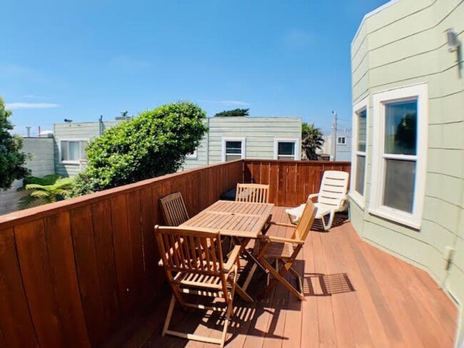Building Photo - Whimsical 2BR/1BA, Outer Parkside Gem and Dog Friendly! FURNISHED Flexible Lease Term