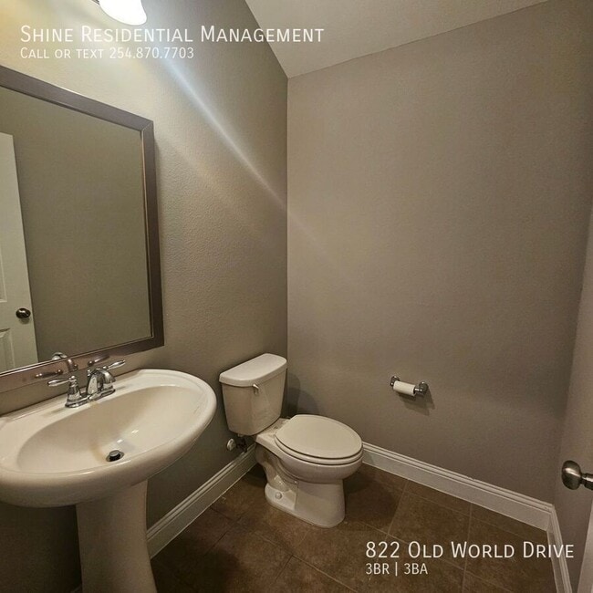 Building Photo - 822 Old World Dr