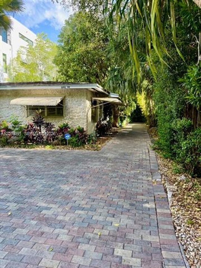 Building Photo - 2844 Coconut Ave