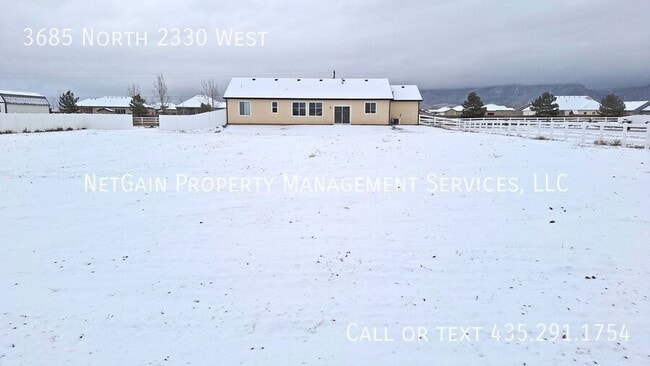 Building Photo - 3685 2330