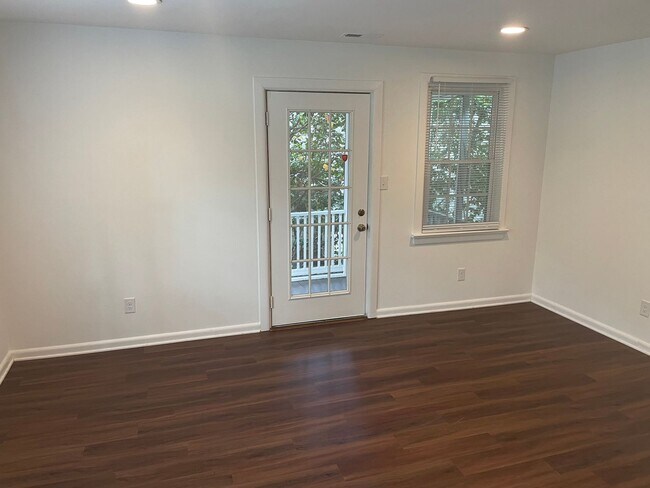 Building Photo - 2911 3rd Ave