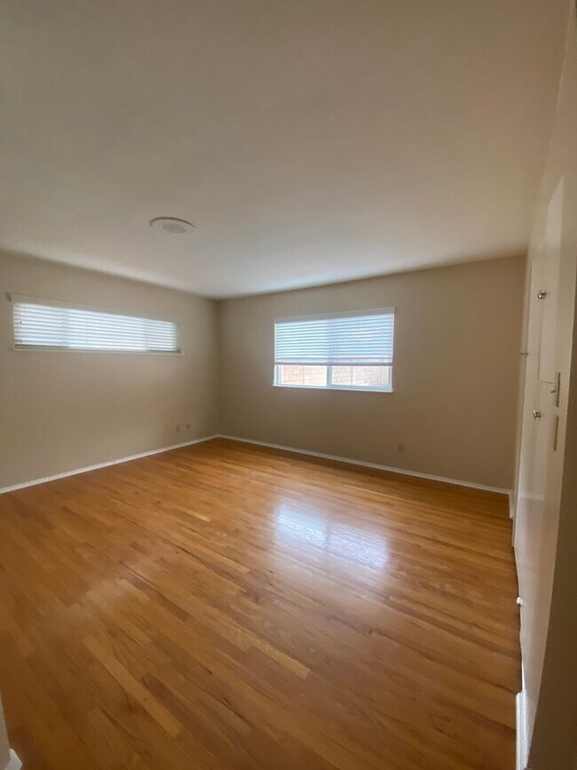 Building Photo - Pool Home in Orange for Lease