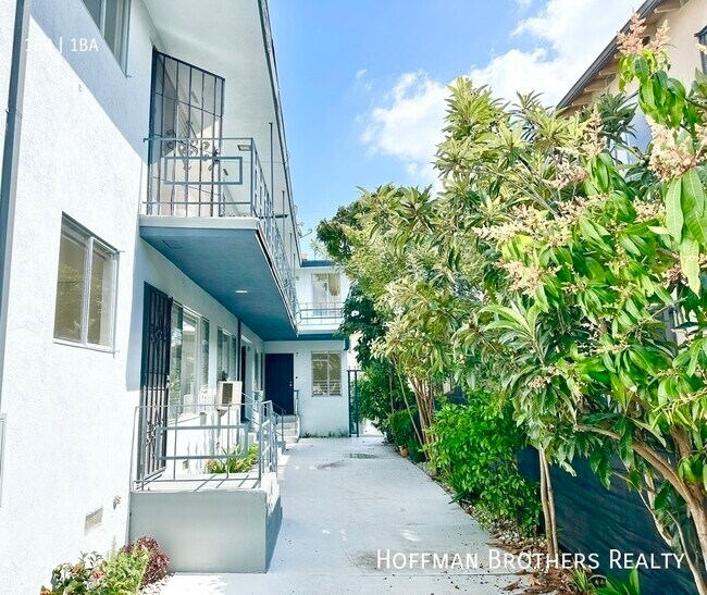 Building Photo - 316 S Mariposa Ave
