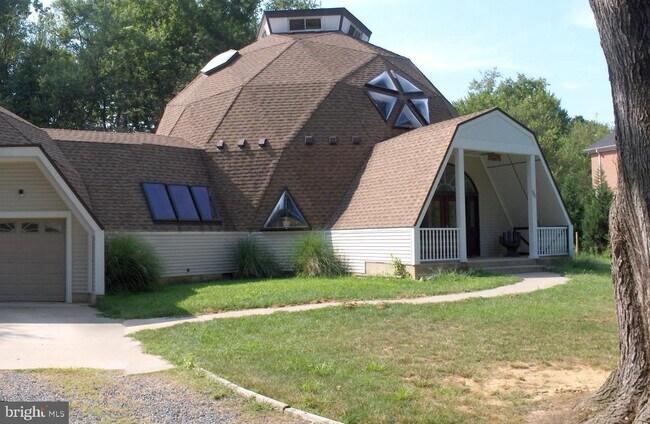 Building Photo - 7221 Beverly St