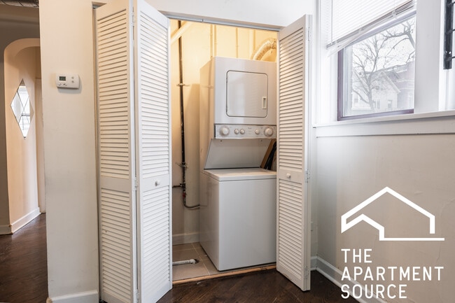 Building Photo - 3325 N Lakewood Ave