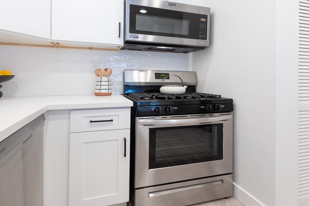 Stainless Steel Appliances - 839 Larrabee St