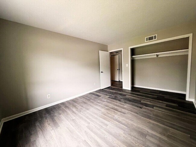 Building Photo - 2928 Parc Lorraine