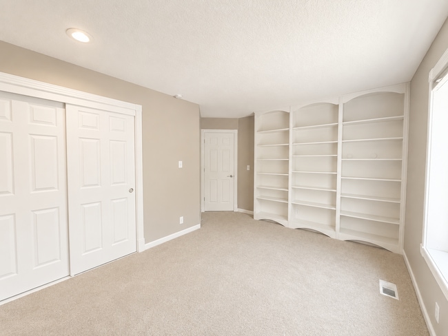 Building Photo - Light-Filled 3 Bedroom Retreat with Waterfall & Fully Fenced Yard