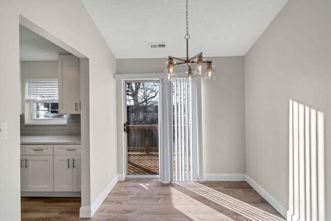 Building Photo - 1607 E Swan Cir