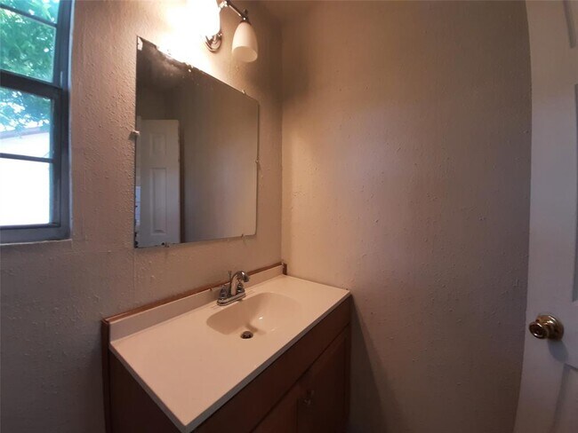 Building Photo - 10322 Rosehaven Dr