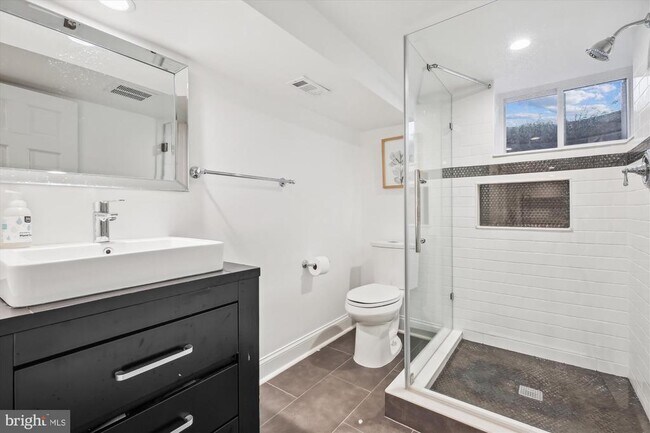 Building Photo - 5213 Rayland Dr