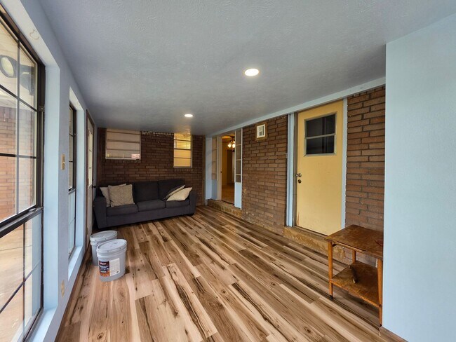 Building Photo - Cute 4 bedroom home in Shawnee