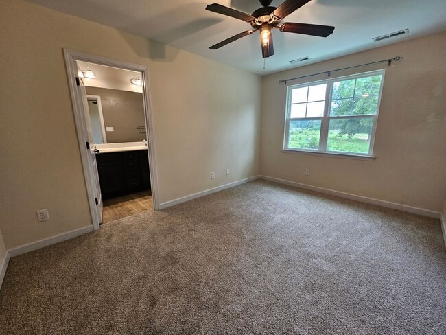 Building Photo - Pet Friendly Townhome In Sneads Ferry!