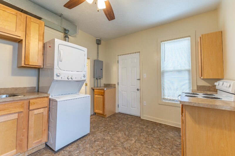 Building Photo - 6606 Ballard Ave