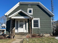 Building Photo - Freshly Painted 3 Bedroom House