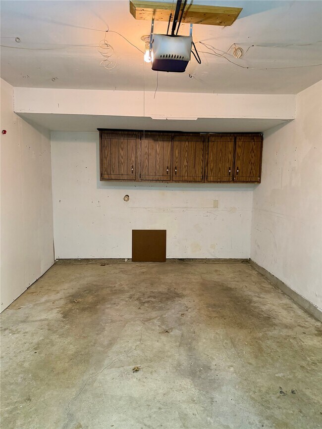 Building Photo - 895 Delray Dr