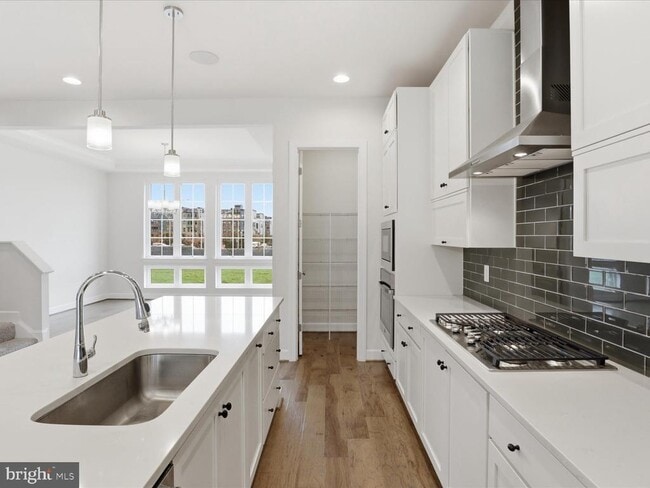 Building Photo - 20305 Savin Hill Dr