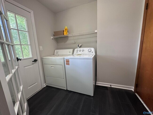 Building Photo - 4627 Daugette Dr NW