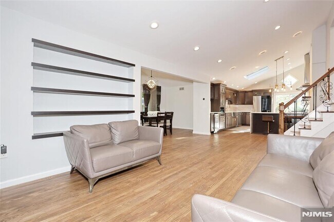 Building Photo - 69 Pittis Ave