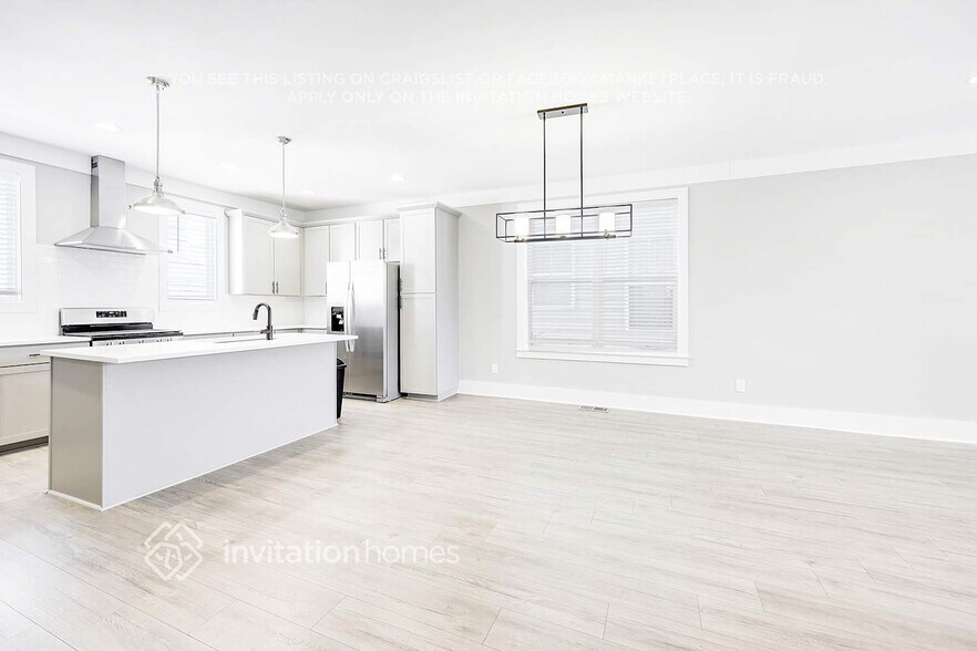 Building Photo - 647 Vernon Ave