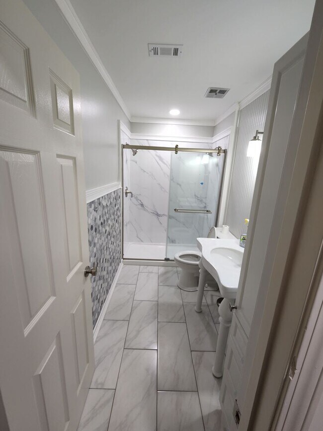 Building Photo - 416 Shallow Creek Rd