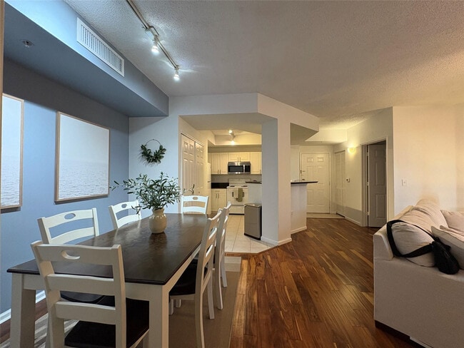 Building Photo - 780 S Sapodilla Ave