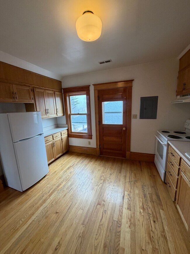 Building Photo - 800 S 9th St