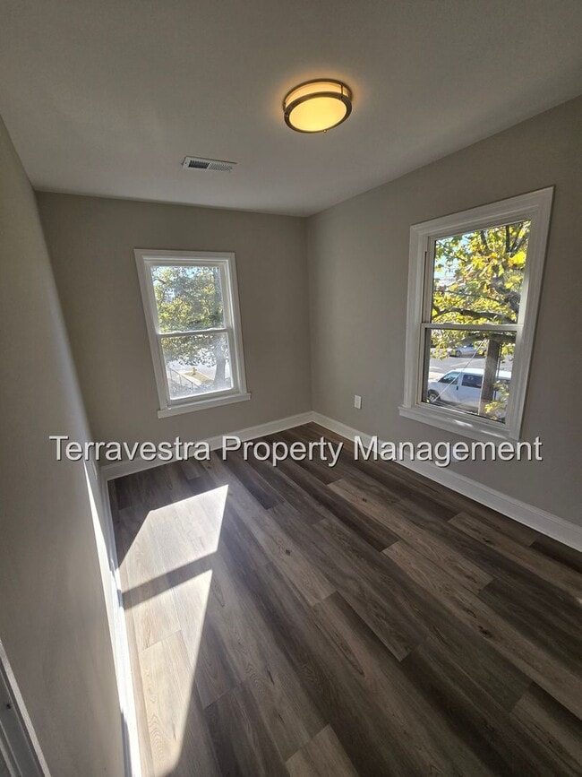 Building Photo - 209 N 3rd St