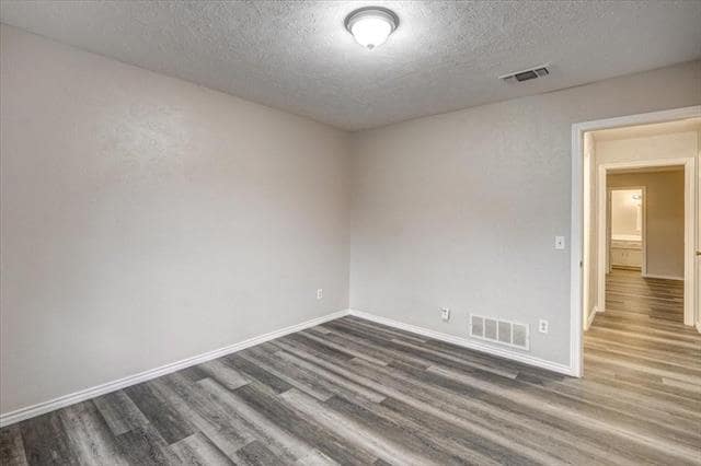 Building Photo - 2600 Plateau Dr