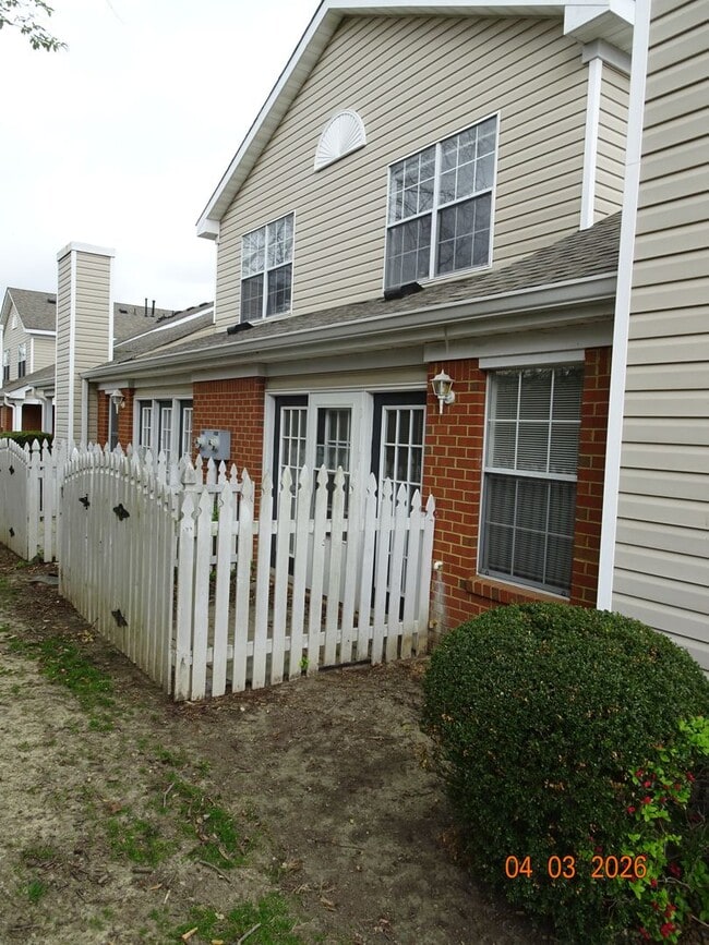 Building Photo - 2 Bedroom 2 Full Bath Condo