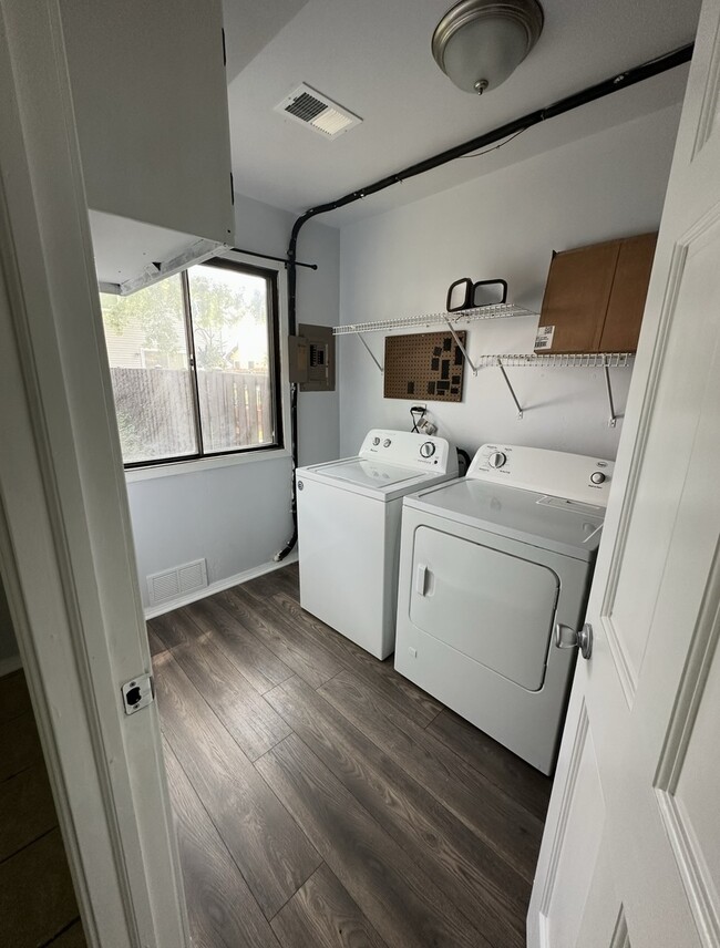 Building Photo - 2061 Windward Ln